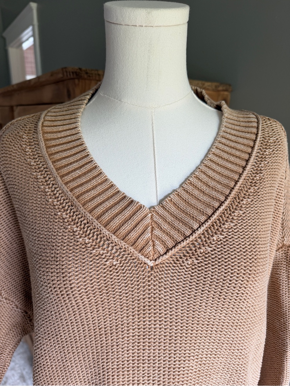 American Eagle 100% cotton camel v-neck oversized knit sweater | size small - Picture 3 of 11